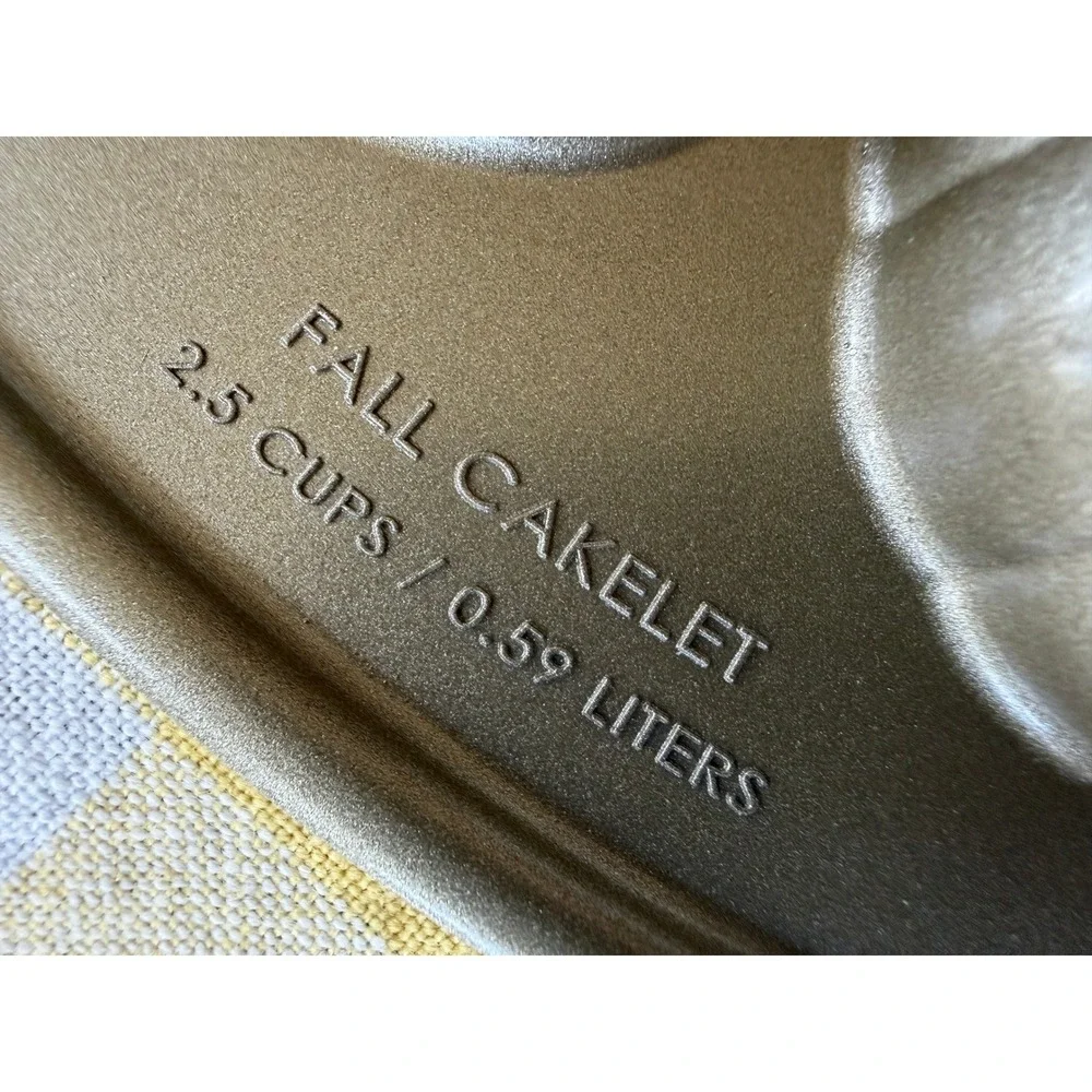 Williams Sonoma Nordic Ware Fall Cakelet Pan Gold 24 Well